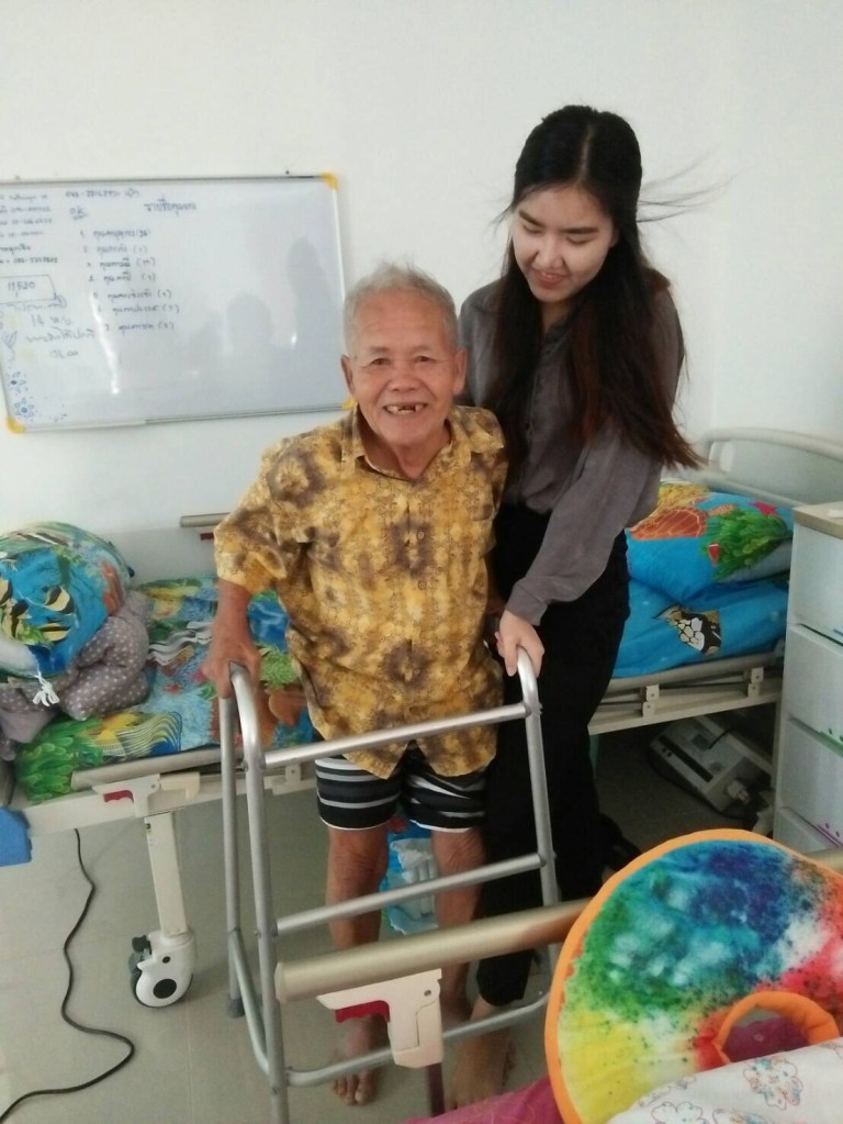 ศูนย์ดูแลผู้สูงอายุ