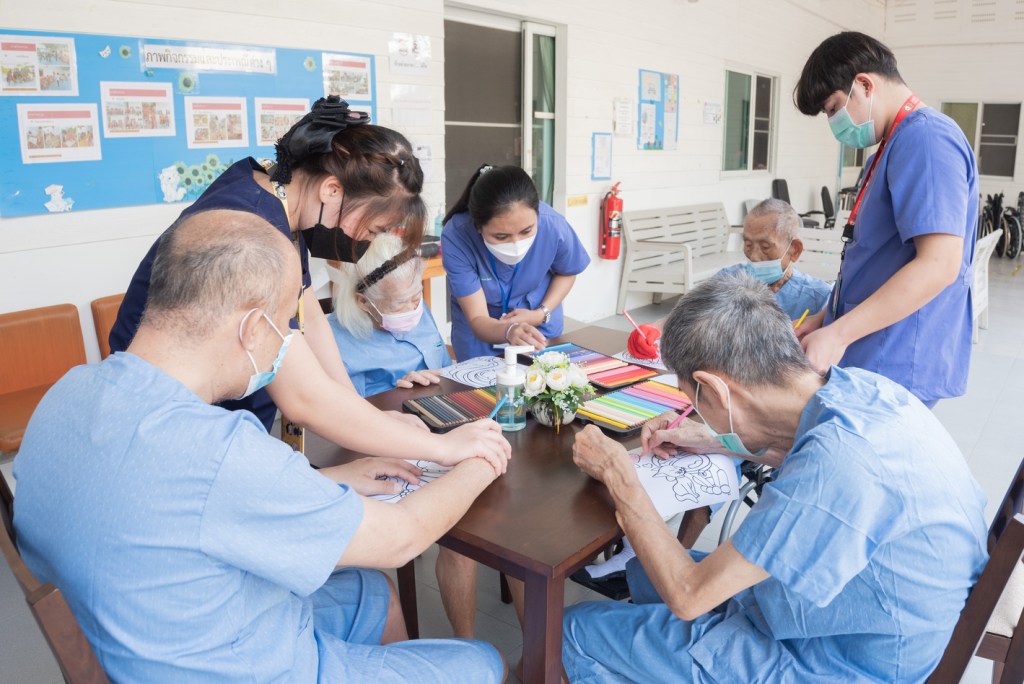 ศูนย์ดูแลผู้สูงอายุ